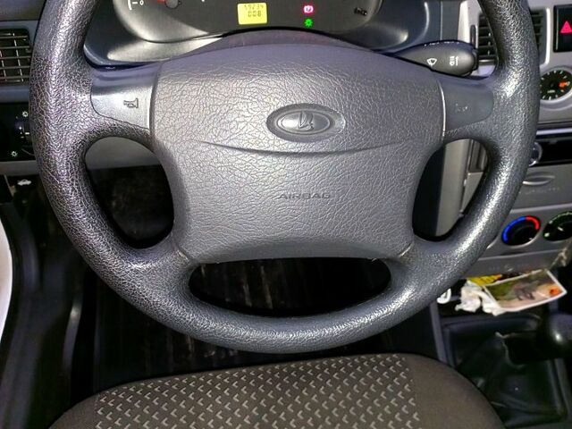 Белый ВАЗ Priora, объемом двигателя 1.6 л и пробегом 60 тыс. км за 3850 $, фото 5 на Automoto.ua