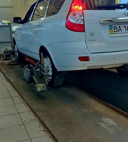 Белый ВАЗ Priora, объемом двигателя 1.6 л и пробегом 142 тыс. км за 2700 $, фото 13 на Automoto.ua