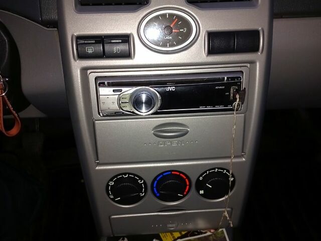 Белый ВАЗ Priora, объемом двигателя 1.6 л и пробегом 60 тыс. км за 3850 $, фото 9 на Automoto.ua