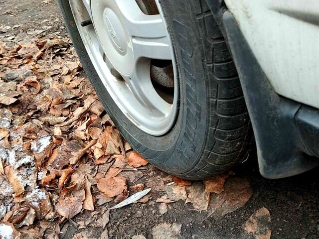 Белый ВАЗ Priora, объемом двигателя 1.6 л и пробегом 185 тыс. км за 3600 $, фото 5 на Automoto.ua
