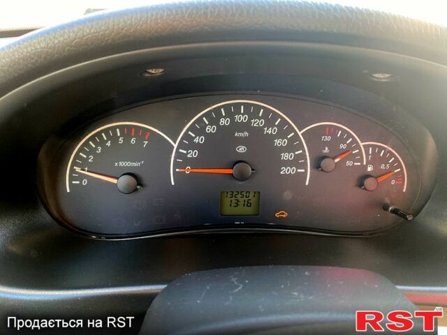 Чорний ВАЗ Priora, об'ємом двигуна 1.6 л та пробігом 134 тис. км за 2000 $, фото 13 на Automoto.ua