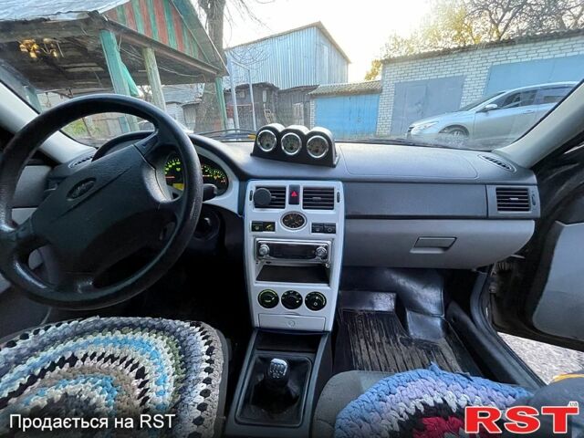 Черный ВАЗ Priora, объемом двигателя 1.6 л и пробегом 183 тыс. км за 1800 $, фото 9 на Automoto.ua