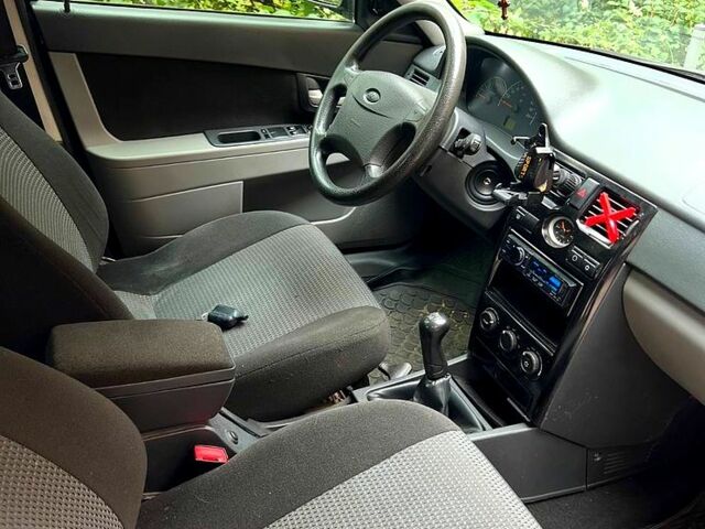 Черный ВАЗ Priora, объемом двигателя 1.6 л и пробегом 198 тыс. км за 2699 $, фото 7 на Automoto.ua