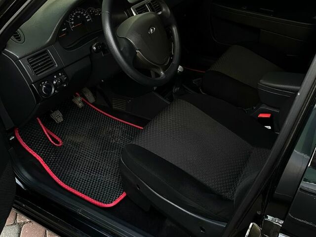 Черный ВАЗ Priora, объемом двигателя 1.6 л и пробегом 104 тыс. км за 4500 $, фото 4 на Automoto.ua
