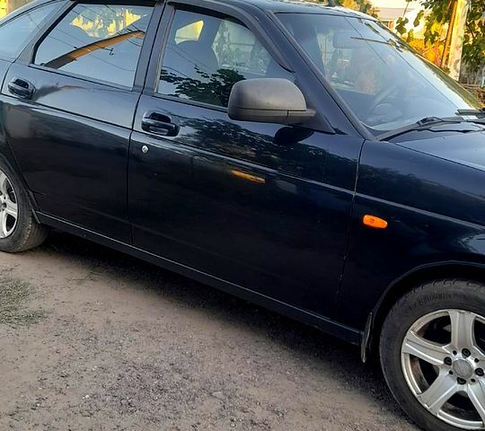 Черный ВАЗ Priora, объемом двигателя 1.6 л и пробегом 203 тыс. км за 2500 $, фото 5 на Automoto.ua