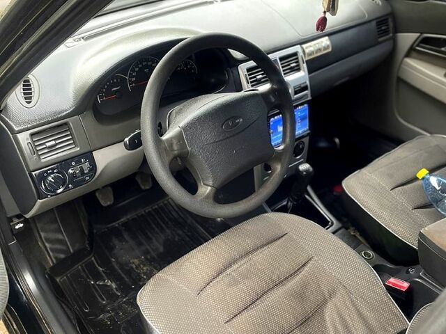 Чорний ВАЗ Priora, об'ємом двигуна 1.6 л та пробігом 190 тис. км за 2500 $, фото 2 на Automoto.ua