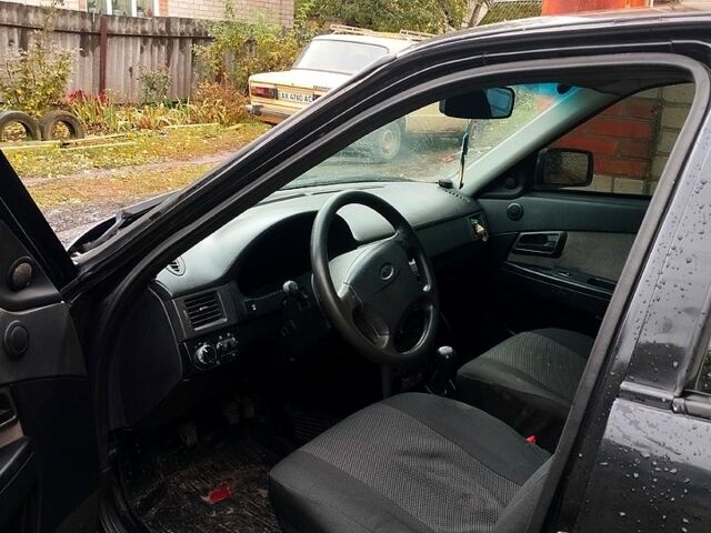 Черный ВАЗ Priora, объемом двигателя 1.6 л и пробегом 330 тыс. км за 2400 $, фото 2 на Automoto.ua