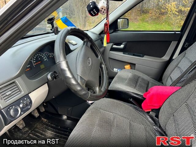 Черный ВАЗ Priora, объемом двигателя 1.6 л и пробегом 105 тыс. км за 4000 $, фото 8 на Automoto.ua