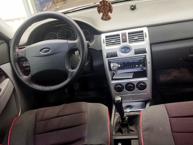 Черный ВАЗ Priora, объемом двигателя 1.6 л и пробегом 161 тыс. км за 2000 $, фото 4 на Automoto.ua