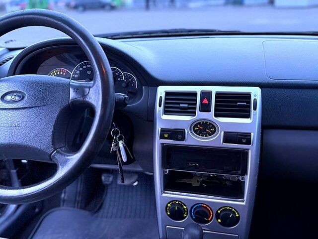 Черный ВАЗ Priora, объемом двигателя 1.6 л и пробегом 210 тыс. км за 2700 $, фото 10 на Automoto.ua