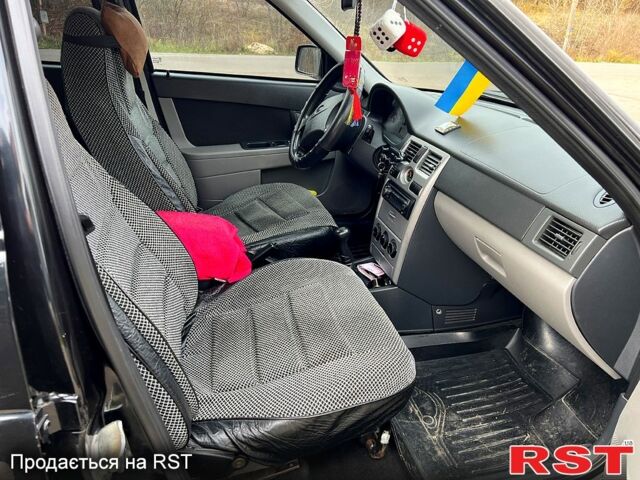 Черный ВАЗ Priora, объемом двигателя 1.6 л и пробегом 105 тыс. км за 4000 $, фото 11 на Automoto.ua