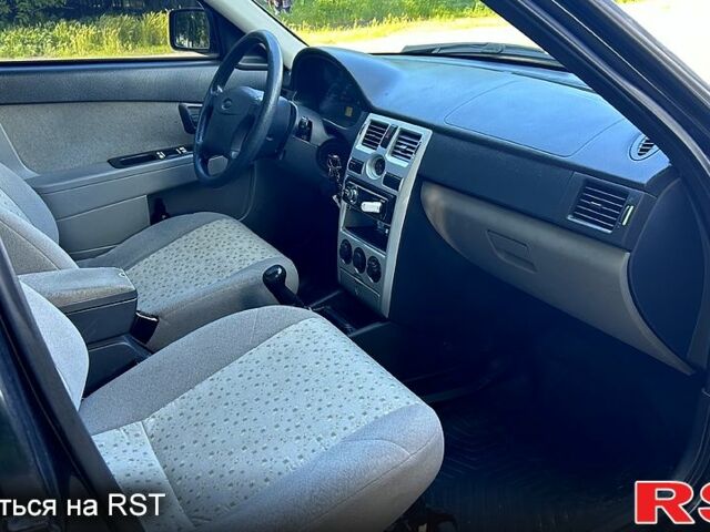 Черный ВАЗ Priora, объемом двигателя 1.6 л и пробегом 106 тыс. км за 2900 $, фото 5 на Automoto.ua