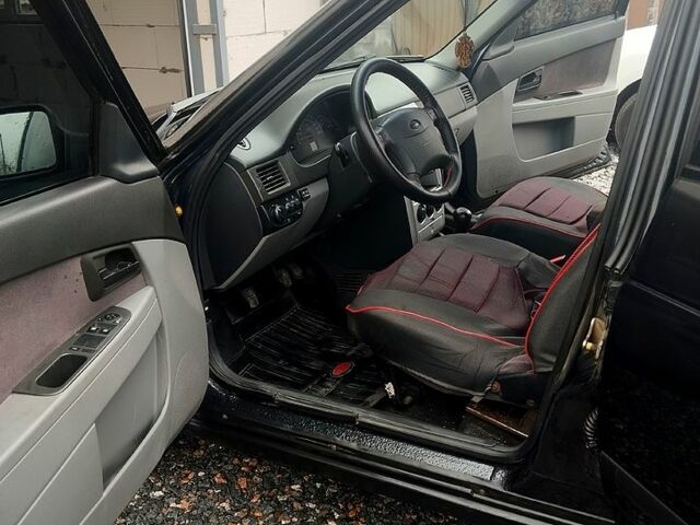 Черный ВАЗ Priora, объемом двигателя 1.6 л и пробегом 161 тыс. км за 2000 $, фото 9 на Automoto.ua