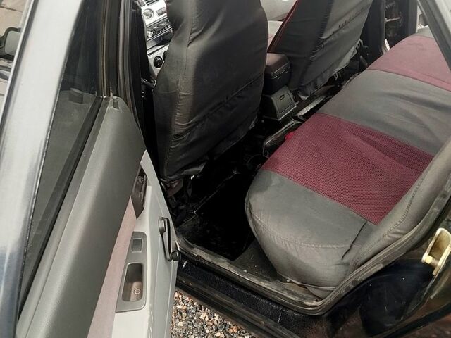 Черный ВАЗ Priora, объемом двигателя 1.6 л и пробегом 161 тыс. км за 2000 $, фото 6 на Automoto.ua