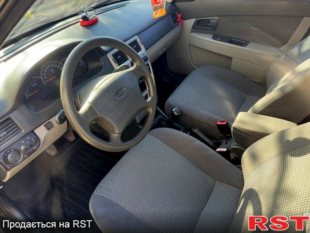 Черный ВАЗ Priora, объемом двигателя 1.6 л и пробегом 183 тыс. км за 2799 $, фото 6 на Automoto.ua