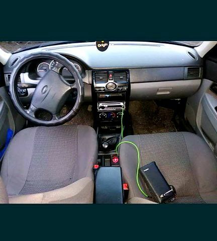 Черный ВАЗ Priora, объемом двигателя 1.6 л и пробегом 235 тыс. км за 2200 $, фото 4 на Automoto.ua