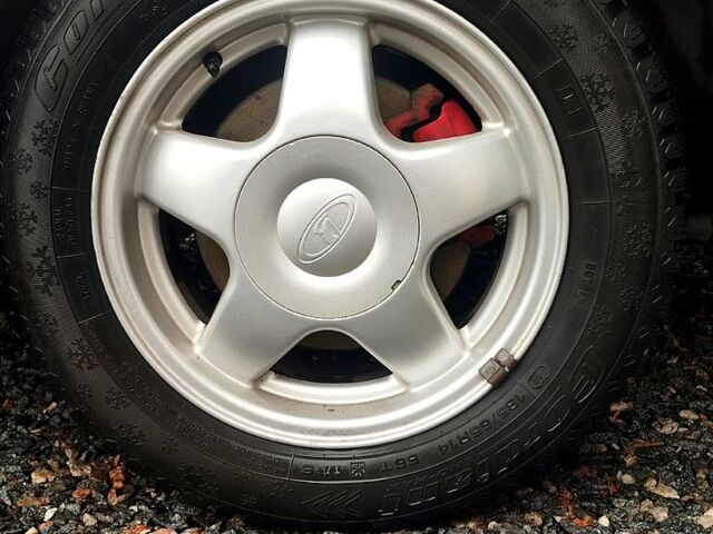 Черный ВАЗ Priora, объемом двигателя 1.6 л и пробегом 161 тыс. км за 2000 $, фото 5 на Automoto.ua