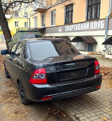 Черный ВАЗ Priora, объемом двигателя 1.6 л и пробегом 121 тыс. км за 3000 $, фото 5 на Automoto.ua