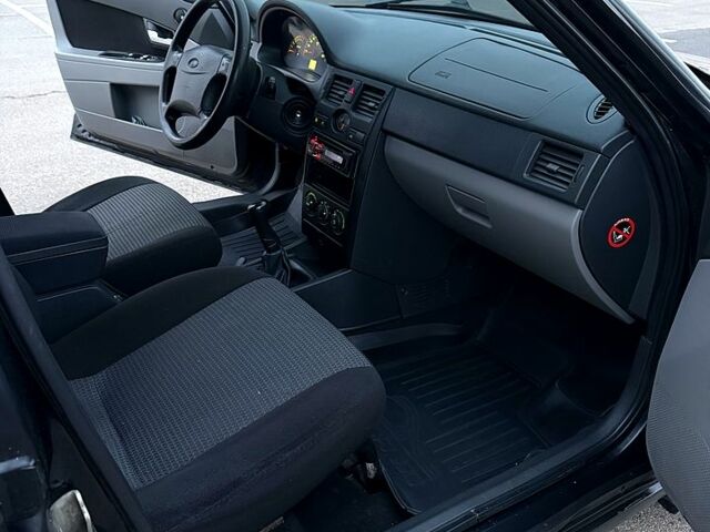 Черный ВАЗ Priora, объемом двигателя 1.6 л и пробегом 190 тыс. км за 3100 $, фото 11 на Automoto.ua