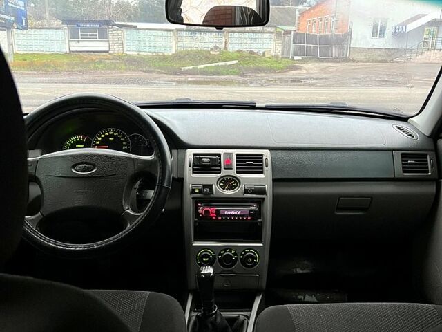 Чорний ВАЗ Priora, об'ємом двигуна 1.6 л та пробігом 156 тис. км за 2300 $, фото 9 на Automoto.ua