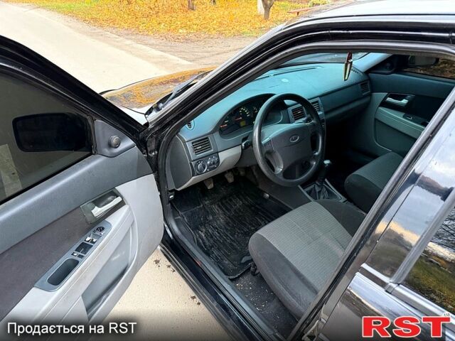 Черный ВАЗ Priora, объемом двигателя 1.6 л и пробегом 185 тыс. км за 2250 $, фото 9 на Automoto.ua