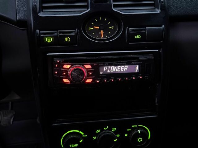 Черный ВАЗ Priora, объемом двигателя 1.6 л и пробегом 190 тыс. км за 3100 $, фото 7 на Automoto.ua