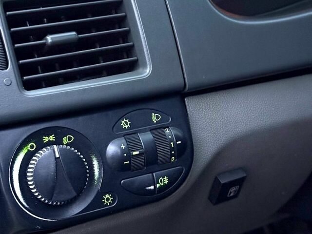 Черный ВАЗ Priora, объемом двигателя 1.6 л и пробегом 190 тыс. км за 3100 $, фото 9 на Automoto.ua