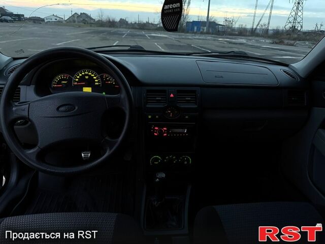 Черный ВАЗ Priora, объемом двигателя 1.6 л и пробегом 190 тыс. км за 3100 $, фото 6 на Automoto.ua