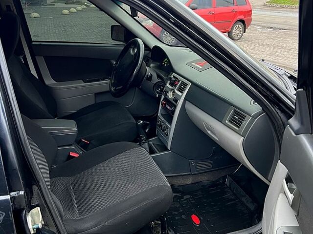 Чорний ВАЗ Priora, об'ємом двигуна 1.6 л та пробігом 156 тис. км за 2300 $, фото 11 на Automoto.ua