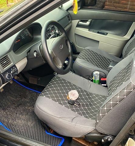 Черный ВАЗ Priora, объемом двигателя 1.6 л и пробегом 135 тыс. км за 3300 $, фото 3 на Automoto.ua