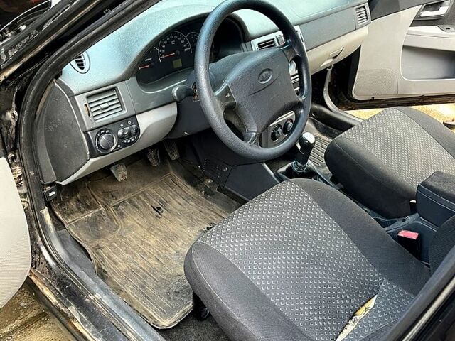 Чорний ВАЗ Priora, об'ємом двигуна 1.6 л та пробігом 283 тис. км за 1000 $, фото 5 на Automoto.ua