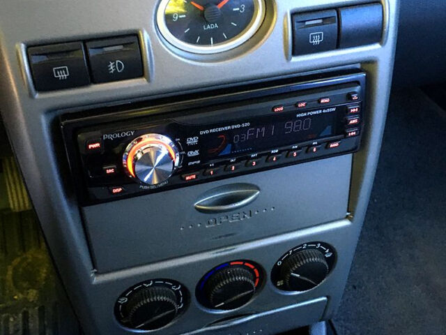 Черный ВАЗ Priora, объемом двигателя 1.6 л и пробегом 163 тыс. км за 2380 $, фото 1 на Automoto.ua