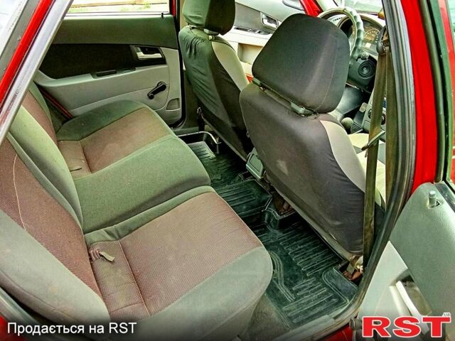 Червоний ВАЗ Priora, об'ємом двигуна 1.6 л та пробігом 180 тис. км за 1550 $, фото 4 на Automoto.ua