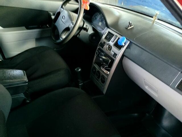 Красный ВАЗ Priora, объемом двигателя 1.6 л и пробегом 240 тыс. км за 2500 $, фото 5 на Automoto.ua