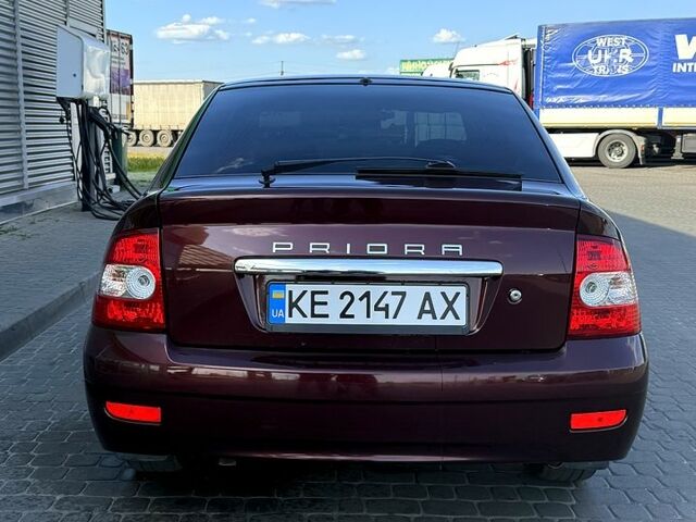 Красный ВАЗ Priora, объемом двигателя 1.6 л и пробегом 60 тыс. км за 5500 $, фото 2 на Automoto.ua