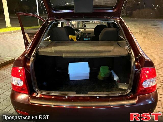 Красный ВАЗ Priora, объемом двигателя 1.6 л и пробегом 121 тыс. км за 3199 $, фото 6 на Automoto.ua