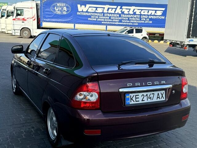 Красный ВАЗ Priora, объемом двигателя 1.6 л и пробегом 60 тыс. км за 5500 $, фото 3 на Automoto.ua