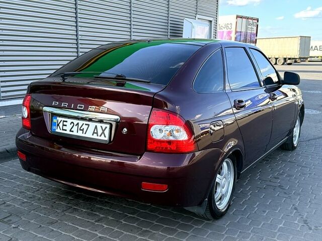 Красный ВАЗ Priora, объемом двигателя 1.6 л и пробегом 60 тыс. км за 5500 $, фото 1 на Automoto.ua