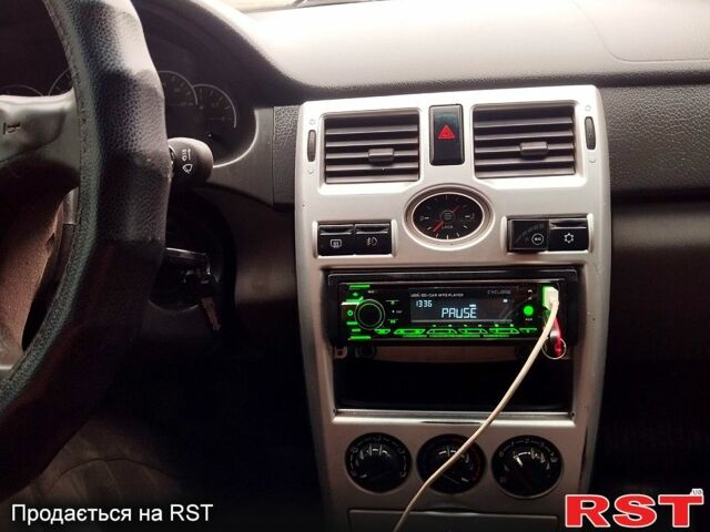 Красный ВАЗ Priora, объемом двигателя 1.6 л и пробегом 60 тыс. км за 3100 $, фото 10 на Automoto.ua