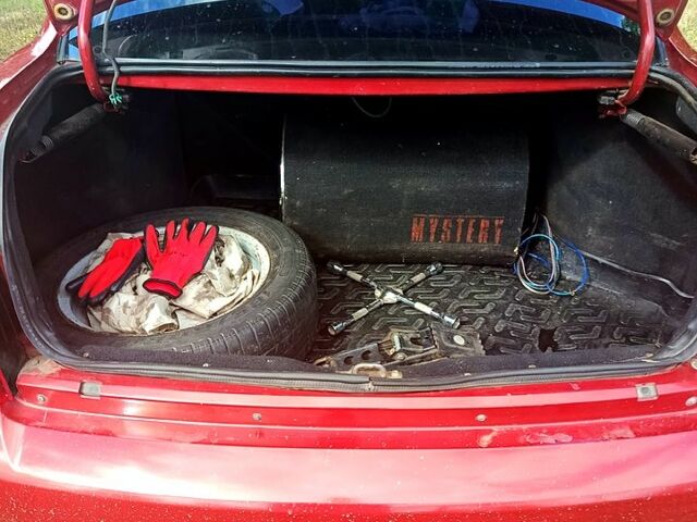 Красный ВАЗ Priora, объемом двигателя 1.6 л и пробегом 162 тыс. км за 2800 $, фото 6 на Automoto.ua