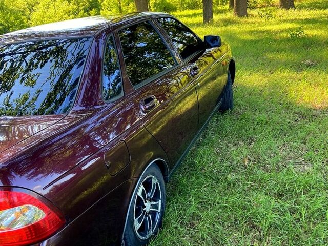 Червоний ВАЗ Priora, об'ємом двигуна 1.6 л та пробігом 242 тис. км за 2600 $, фото 5 на Automoto.ua