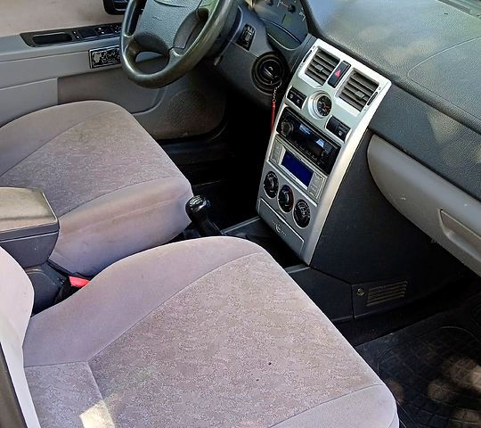 Красный ВАЗ Priora, объемом двигателя 1.6 л и пробегом 238 тыс. км за 1550 $, фото 10 на Automoto.ua