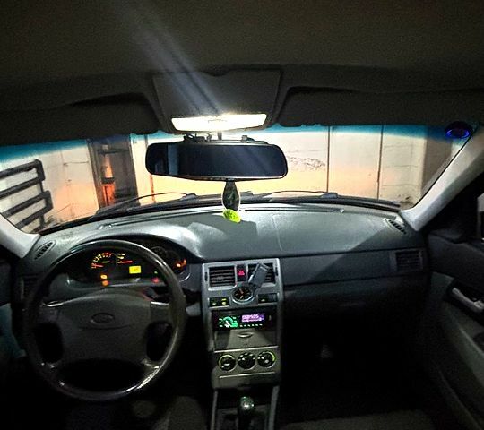 Червоний ВАЗ Priora, об'ємом двигуна 1.6 л та пробігом 187 тис. км за 3000 $, фото 5 на Automoto.ua
