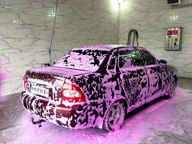 Красный ВАЗ Priora, объемом двигателя 1.6 л и пробегом 250 тыс. км за 3200 $, фото 13 на Automoto.ua