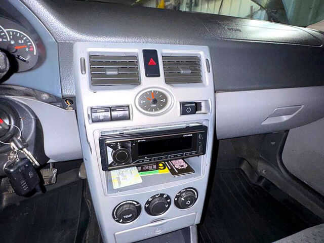 Красный ВАЗ Priora, объемом двигателя 1.6 л и пробегом 250 тыс. км за 3200 $, фото 10 на Automoto.ua