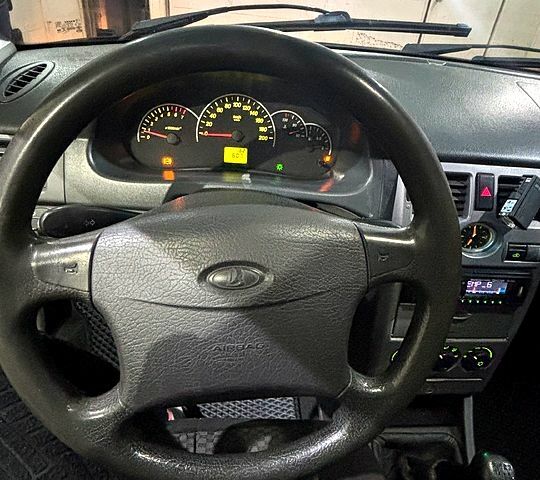 Червоний ВАЗ Priora, об'ємом двигуна 1.6 л та пробігом 187 тис. км за 3000 $, фото 9 на Automoto.ua