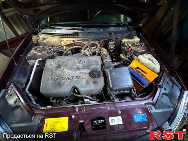 Красный ВАЗ Priora, объемом двигателя 1.6 л и пробегом 250 тыс. км за 3200 $, фото 9 на Automoto.ua