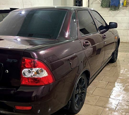 Червоний ВАЗ Priora, об'ємом двигуна 1.6 л та пробігом 187 тис. км за 3000 $, фото 1 на Automoto.ua