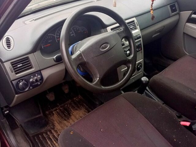 Красный ВАЗ Priora, объемом двигателя 1.6 л и пробегом 190 тыс. км за 4000 $, фото 4 на Automoto.ua