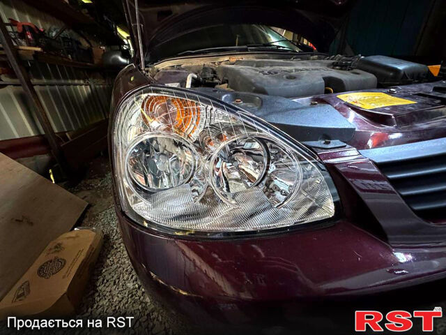 Красный ВАЗ Priora, объемом двигателя 1.6 л и пробегом 250 тыс. км за 3200 $, фото 7 на Automoto.ua